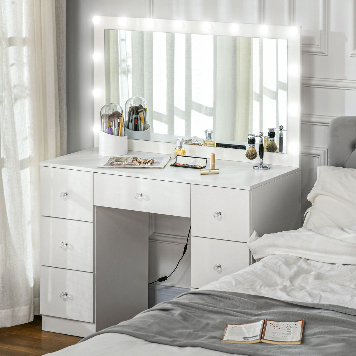 Coiffeuse moderne avec miroir illuminé et 7 tiroirs