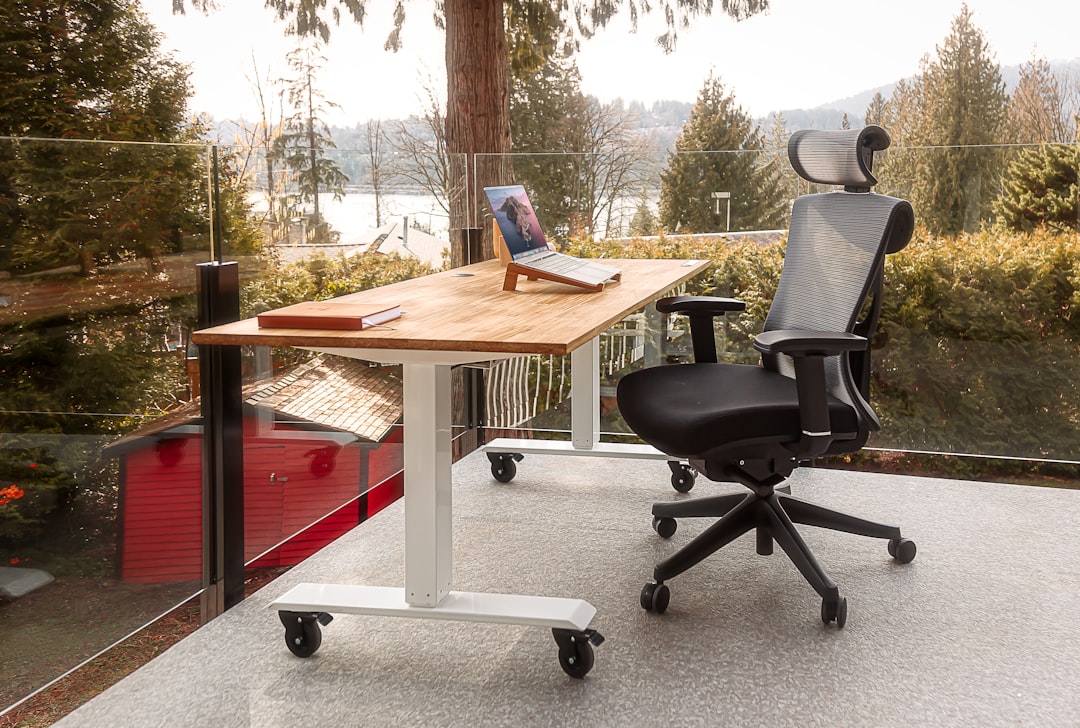 Bureau à domicile ergonomique : tout ce qu'il faut savoir en 2026
