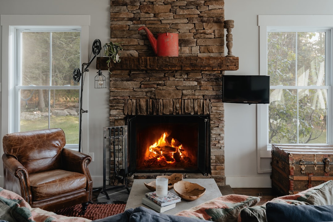 Créer un espace cozy pour l'hiver québécois : mobilier et ambiance