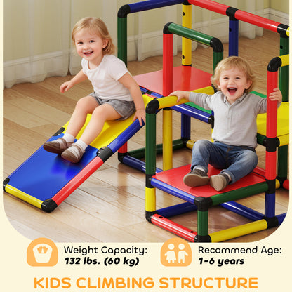 Structure d'escalade pour enfants avec glissade