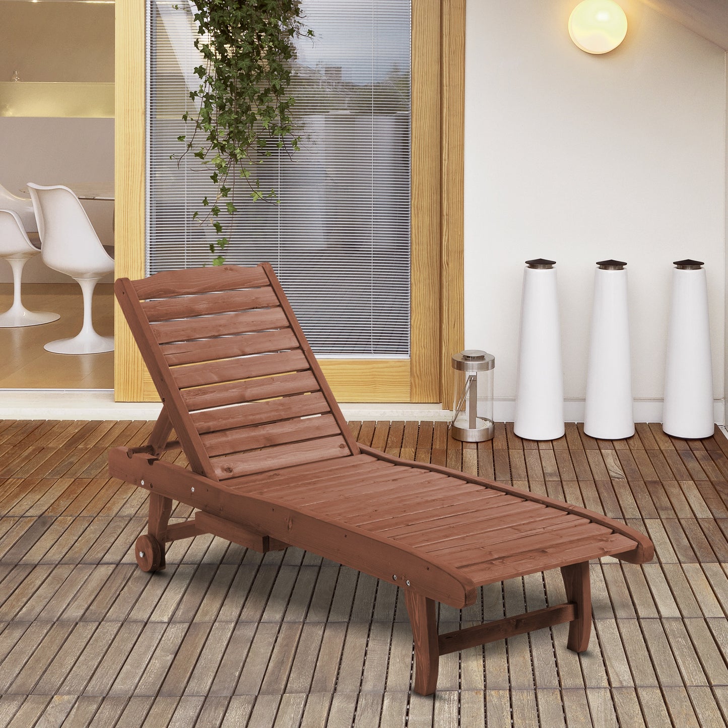 Chaise longue en bois de sapin avec plateau coulissant