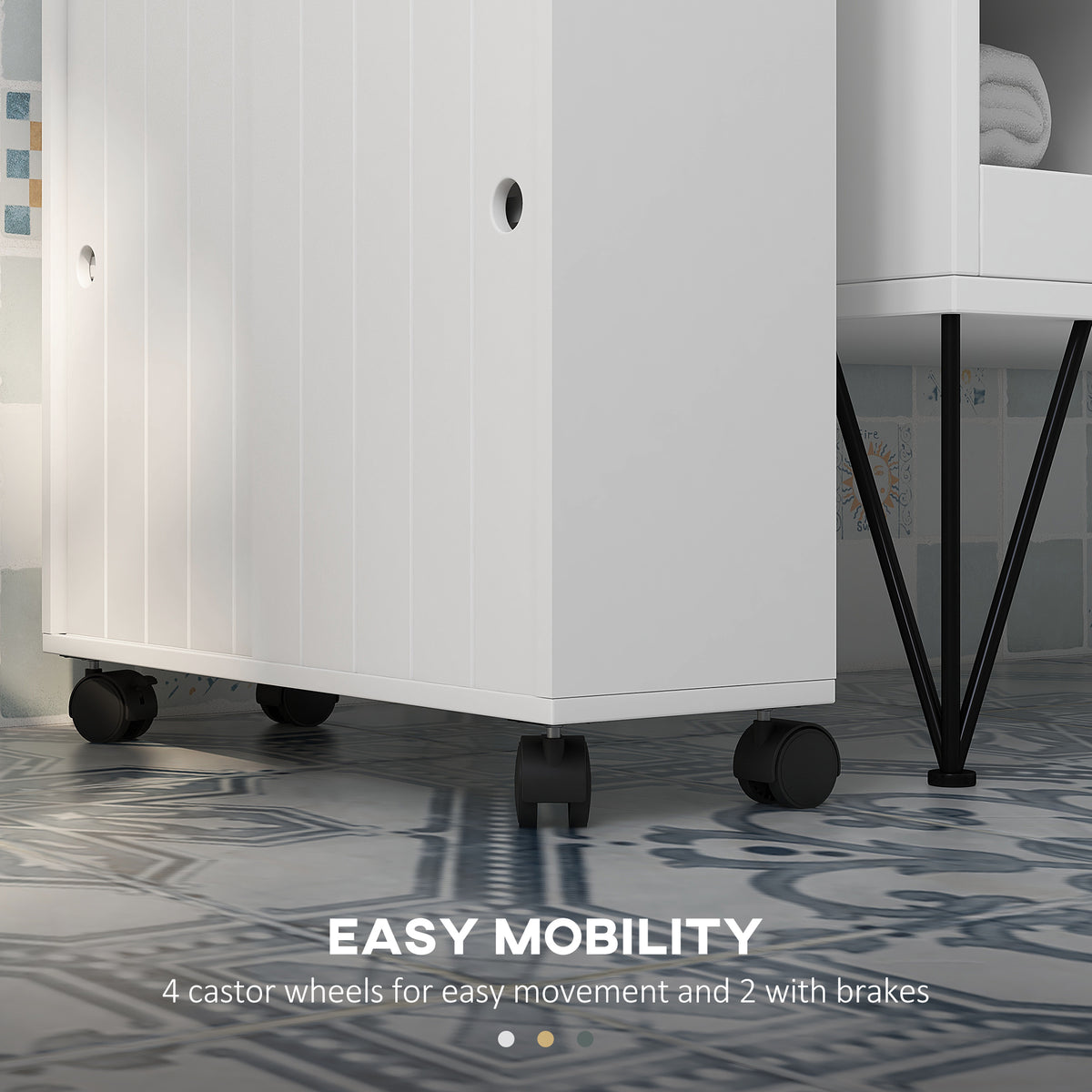 Meuble de rangement pour salle de bains mince sur roulettes