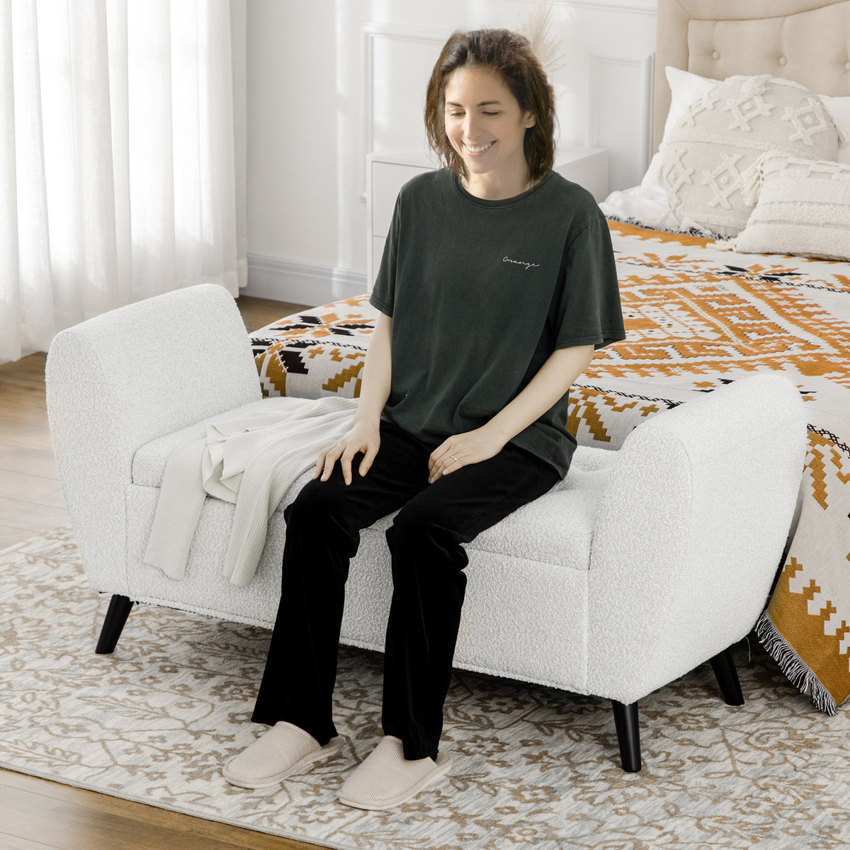 Banc de rangement capitonné moderne avec accoudoirs