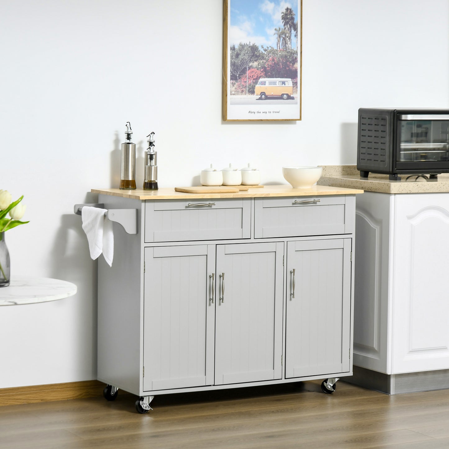 Îlot de cuisine moderne avec tiroirs et armoires