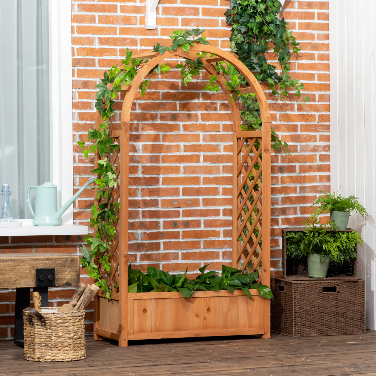 Jardinière surélevée avec treillage en arche