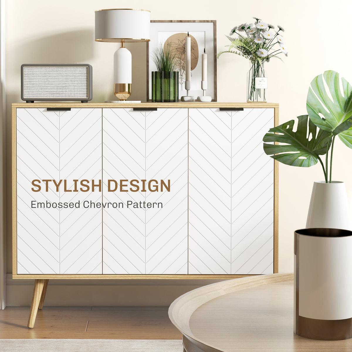 Buffet moderne avec portes à chevrons et tablettes réglables