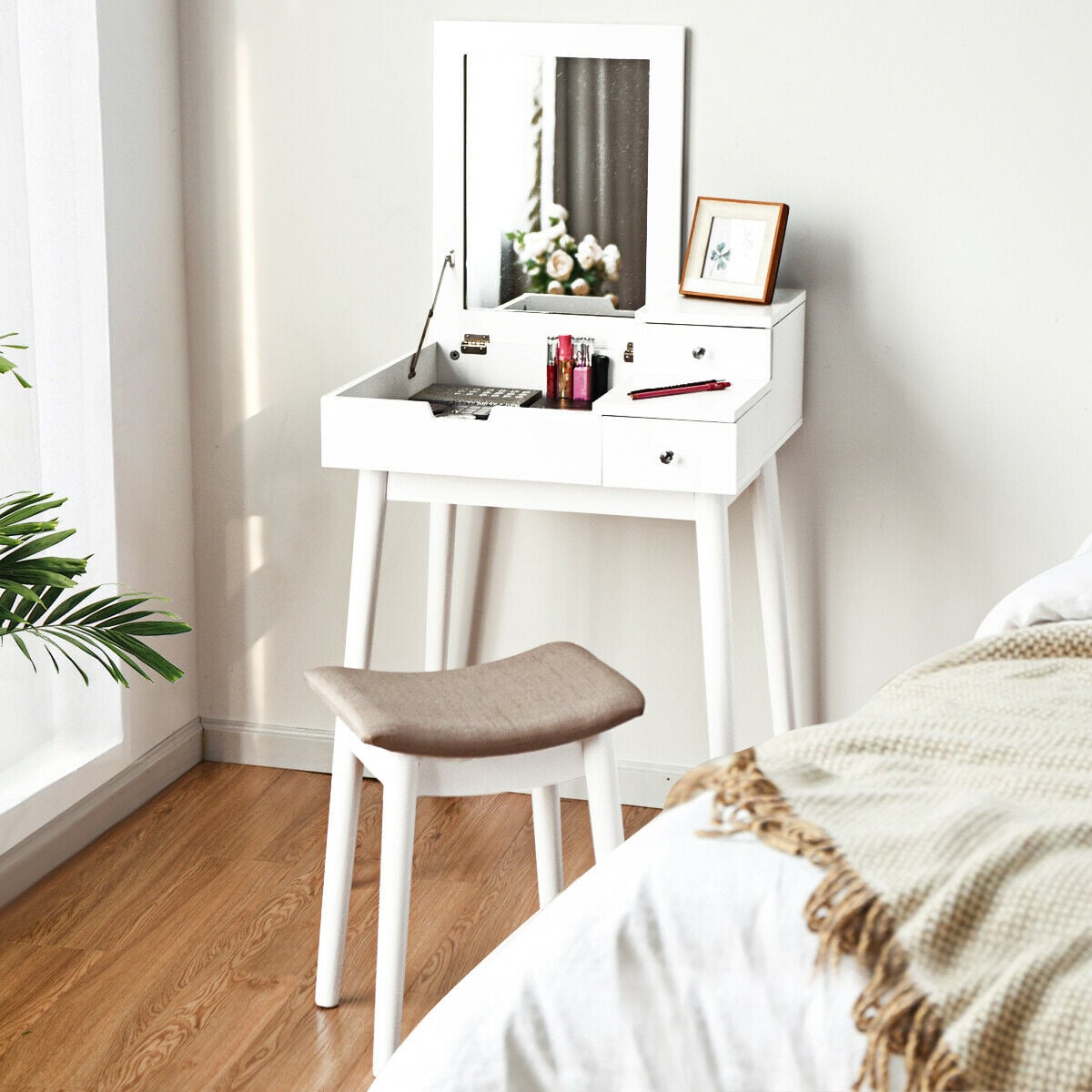 Coiffeuse avec miroir rabattable et tabouret