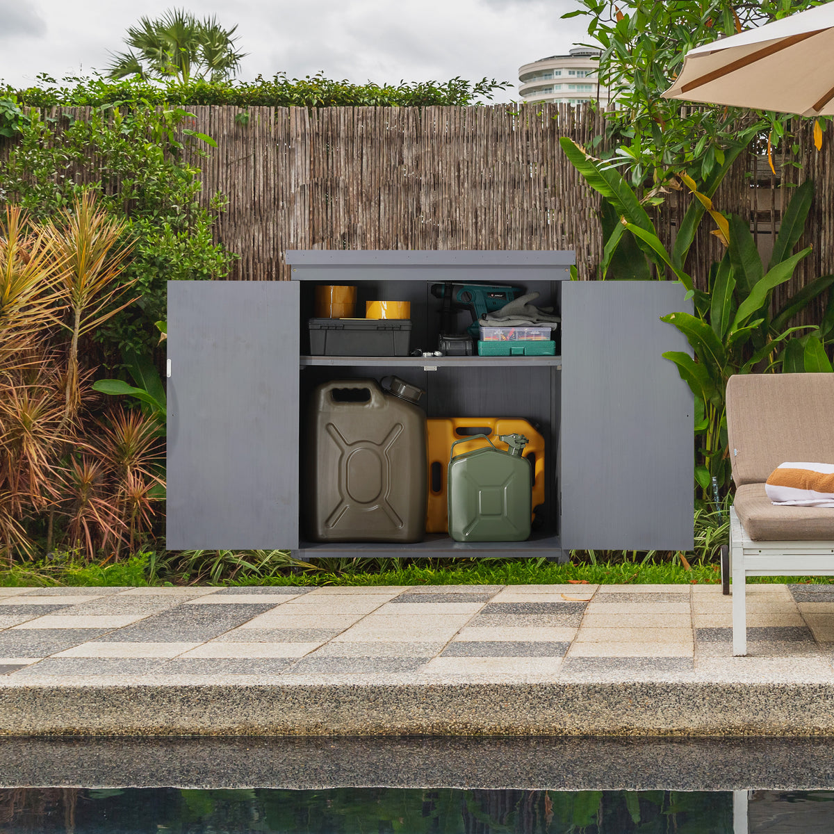 Cabanon de jardin en bois avec dessus galvanisé et deux tablettes