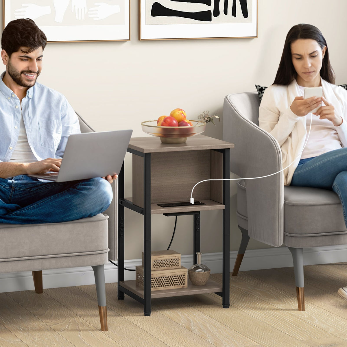 Table d'appoint à 3 paliers avec multiprise