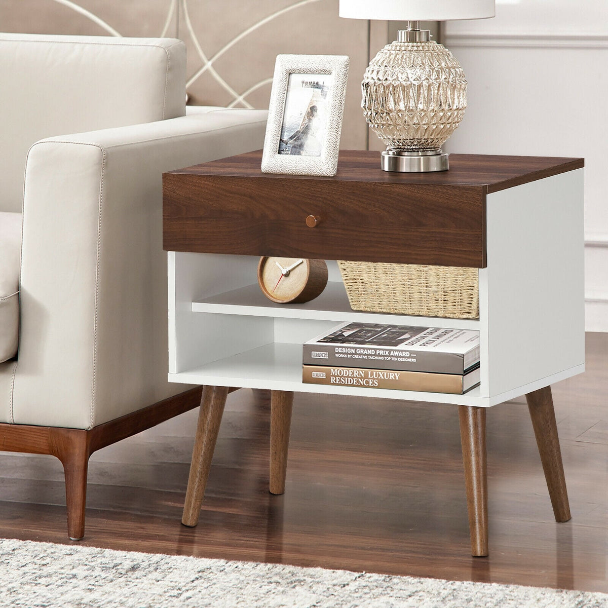 Table de chevet style mid-century avec tiroir