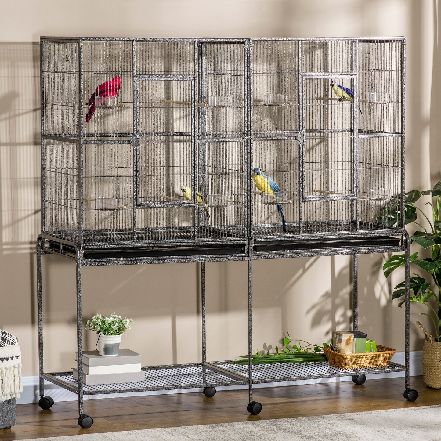 Grande cage à oiseaux sur roulettes avec perchoirs