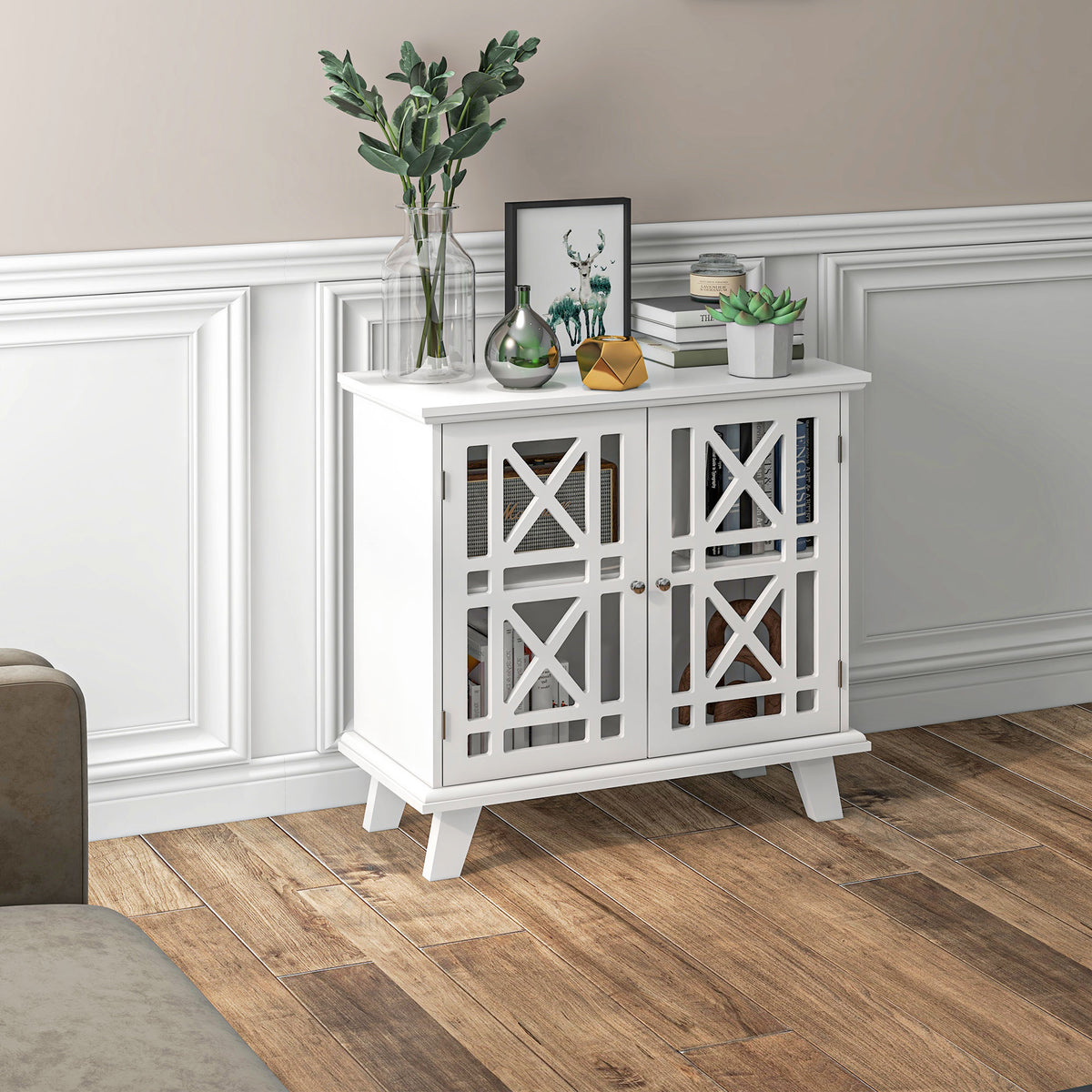Buffet bas avec portes ajourées et tablette