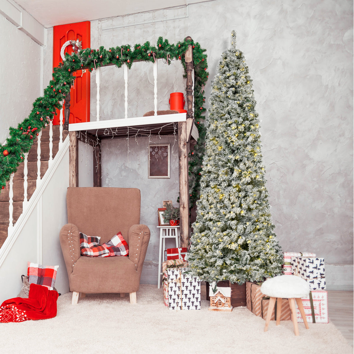 Sapin de Noël artificiel mince enneigé avec lumières DEL